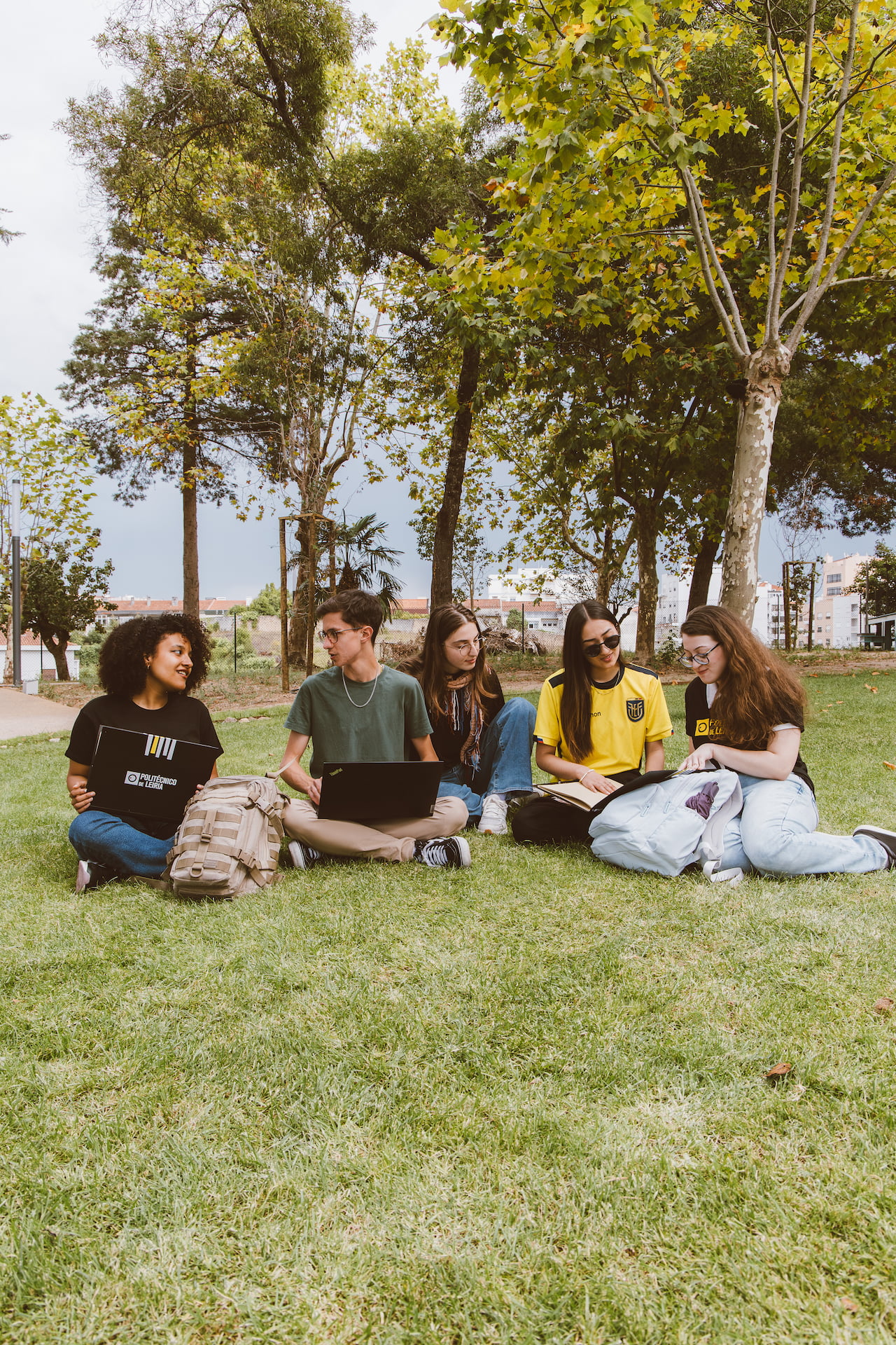 Estudantes internacionais no relvado