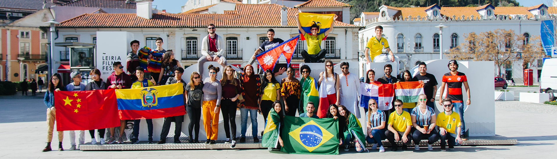 Matilde - Leiria,Leiria: Tenho 17 anos, estudo em Leiria e estou a tirar o  curso de línguas. Ensino inglês a todas as idades. Aluna do instituto Wall  Street English, onde cheguei ao